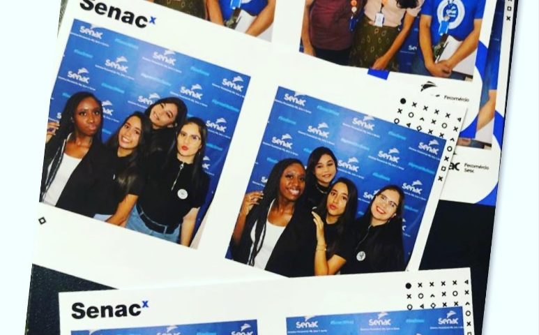 TOTEM DE FOTO CABINE KBINE DE FOTO NA HORA IMPRESSA BH BELO HORIZONTE EVENTO SENAC IPIXX JANEIRO 2023