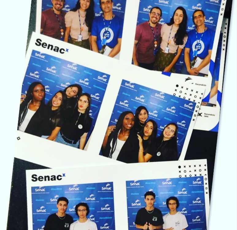 TOTEM DE FOTO CABINE KBINE DE FOTO NA HORA IMPRESSA BH BELO HORIZONTE EVENTO SENAC IPIXX JANEIRO 2023